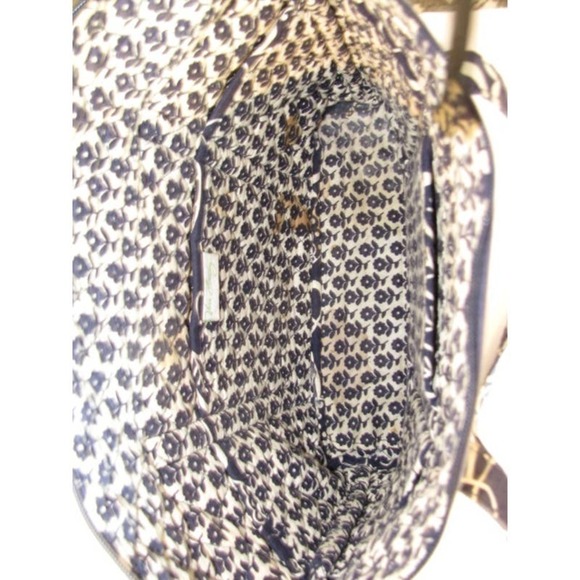 Vera Bradley Large Shoulder Bag, 14" x 12" All zippers work. - Picture 11 of 11